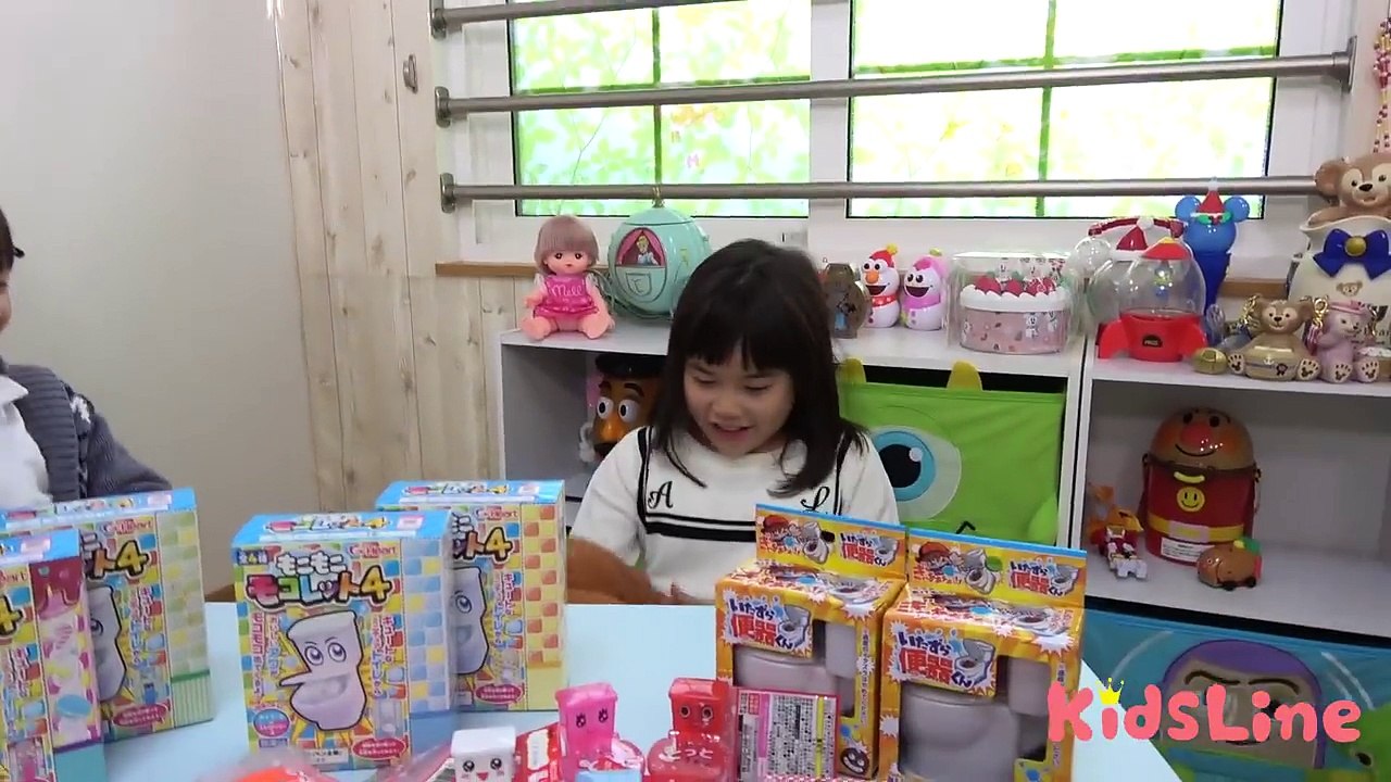 うんちグッズ うんちグミやモコレット便器水てっぽうで遊びました♫ こうくんねみちゃん Poo Goods