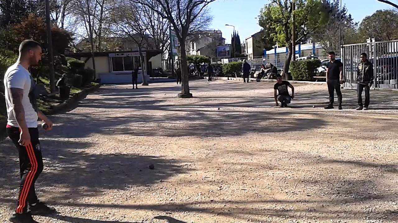 2eme quart de final HUGO, YOANN, contre (dsl les gars j'ai pas vos prénom  bien joué) vainqueurs hugo, yoann