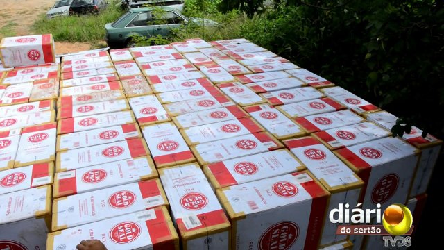 PRF e Civil apreendem carga recorde de cigarros contrabandeados