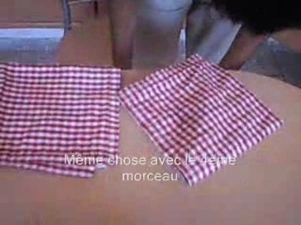 morceaux de liége qui traversent la table