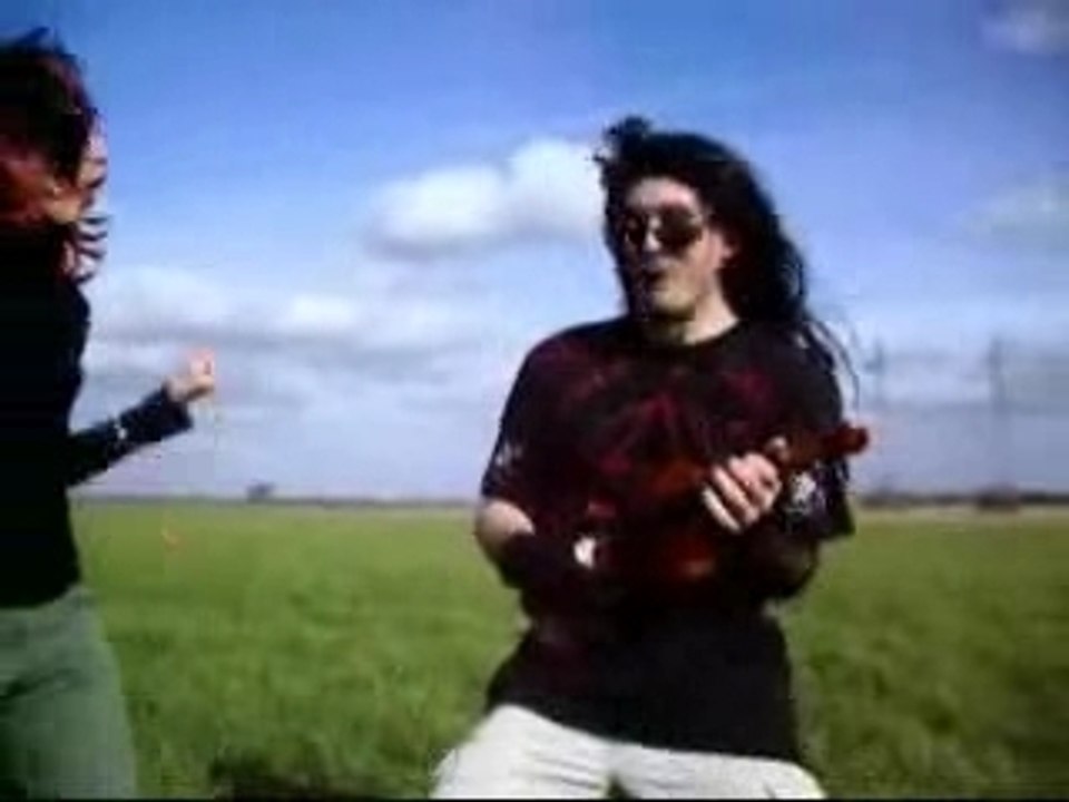 ISABELLE A LES YEUX BLEUS