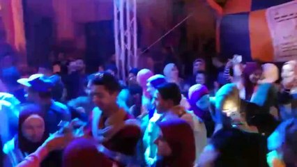 طلاب حقوق يحتفلون بتخريج دفعة 2015\2016 على أنغام "فرتكة فرتكة"