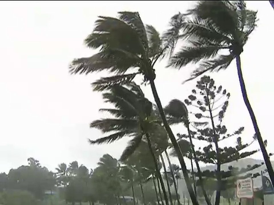 অস্ট্রেলিয়ায় আঘাত হেনেছে শক্তিশালী ঘূর্ণিঝড় 'ডেব্বি'