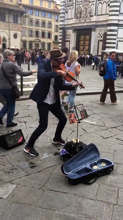 Street performance - Best Violon Man played Shape Of You - Ed Sheeran Cover