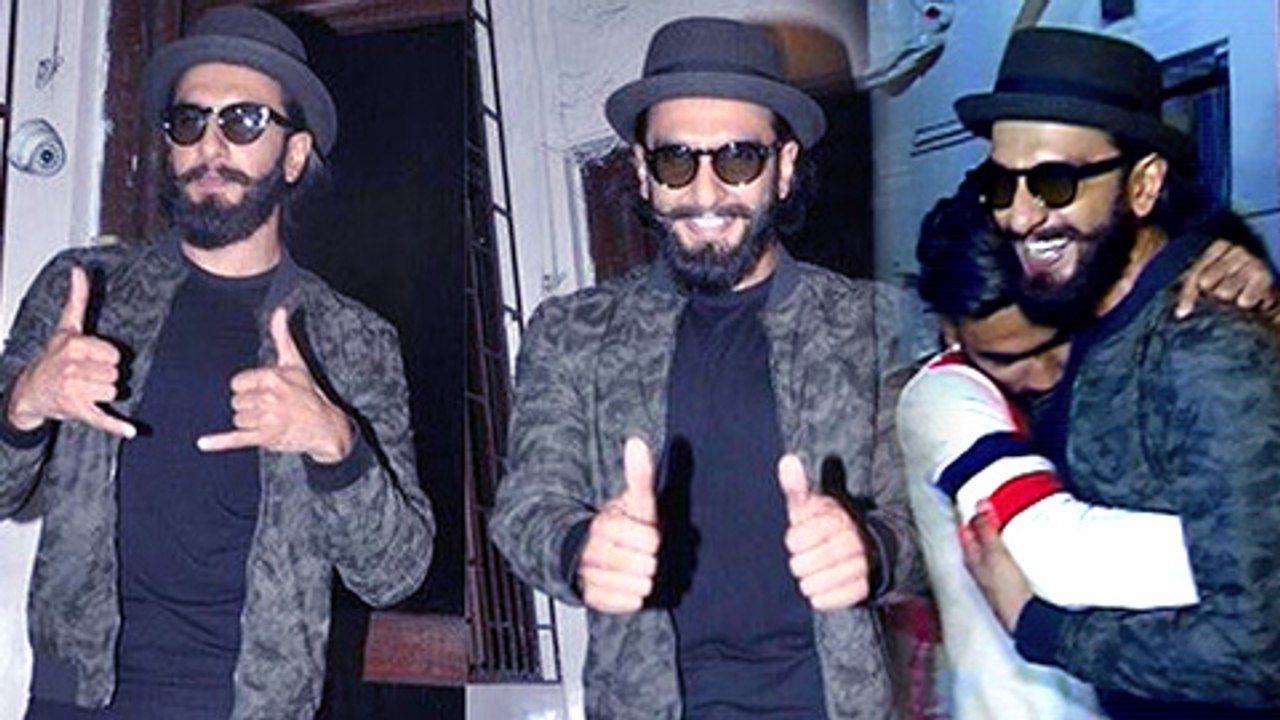 Ranveer Singh Mobbed By Fans Outside Shankar Mahadevan's Studios
