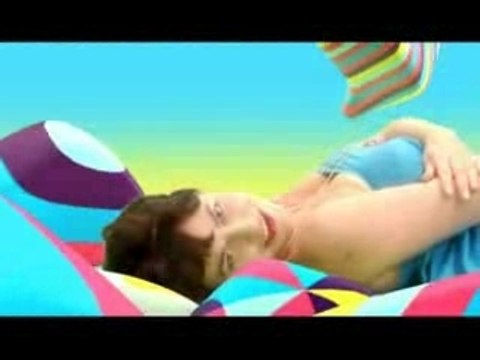 Teki Latex ft. Lio - Les Matins de Paris clip