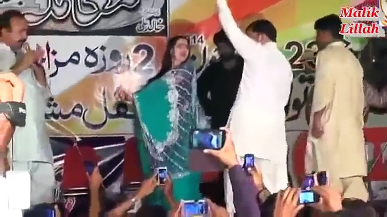 Aima Khan Hot Dance _