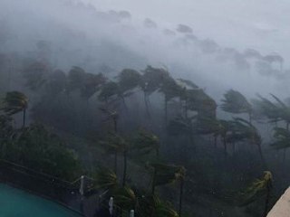 Debbie Kasırgası Avustralya'yı Vurdu