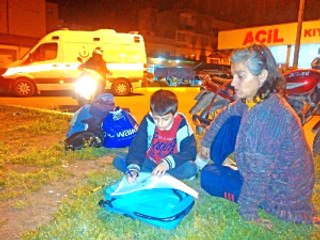 Evleri Yanan Anne ile Oğlu Hastane Bahçesinde Yaşıyor