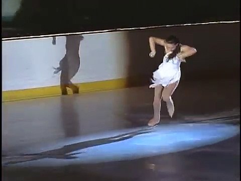 Cette patineuse choisit la chanson Hallelujah comme trame sonore avec une performance sublime et une souplesse inédite p