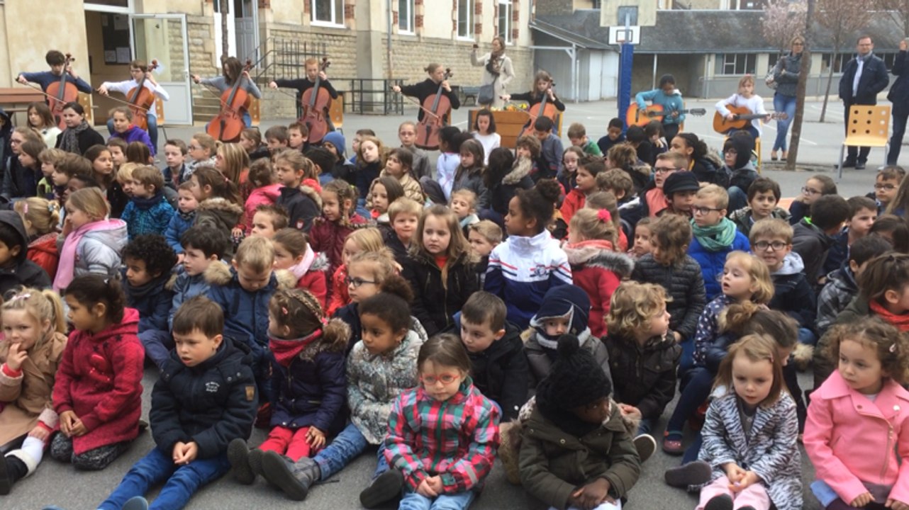 Mini-concert à l'école Jules-Ferry