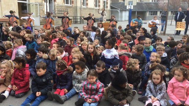 Mini-concert à l'école Jules-Ferry