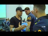 Gabriel Jesus e Lucas Lima visitam concentração da Seleção Brasileira