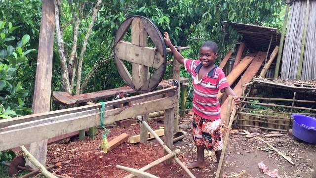 Le savoir faire des paysans malagasy, en plein village du masoala