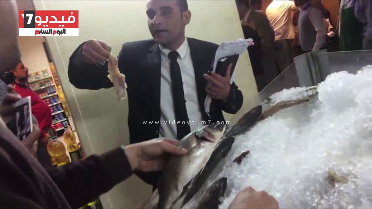 بالفيديو..الرقابة الإدارية تضبط لحوم منتهية الص...