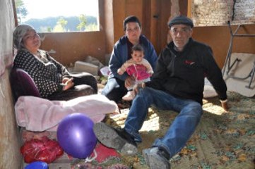 Yardım Bekleyen Aile: Suriyelilere Sahip Çıkıyorlar Bizi de Görsünler