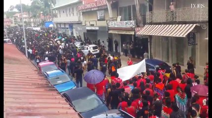 Descargar video: Grandes marches de contestation en Guyane