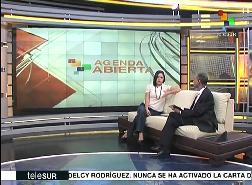 Ministra boliviana asiste a funcionarios de su país presos en Chile