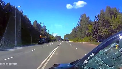 Car Crashes-Shocking dash camera HD #195