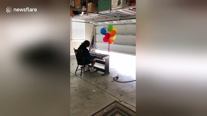 Man performs surprise piano piece for prom proposal