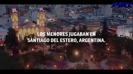 Niños jugaban fútbol cuando apareció una extraña figura que los hizo