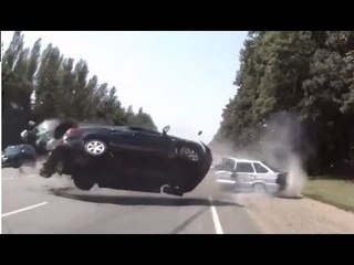 Car Crashes-Shocking dash camera HD #205