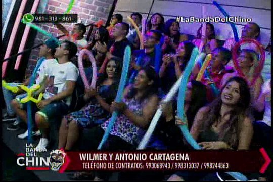 Wilmer y Antonio Cartagena cantando en La Banda del Chino