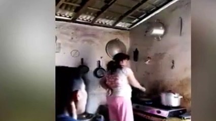 Anak Kurang Ajar Ini Ngerjain Mamanya yang Latah! Ngawur Nih..