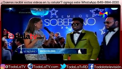 Así llego Musicologo a los Premios Soberano #AlfombraRoja-Video
