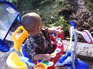 Abhi dan Adel Jalan-jalan pagi di hari libur 28 Maret 2017