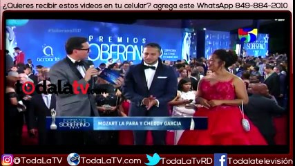 Así llegaron Cheddy Garcia y Mozart La Para a hacer un anuncio de Jumbo a Premios Soberano-Video
