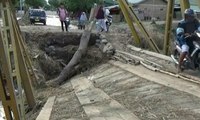 Jembatan dan Rumah Warga Rusak Diterjang Banjir Bandang