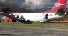 Peru'da İçinde 140 Yolcu Bulunan Uçak, Pistten Çıkarak Alev Aldı