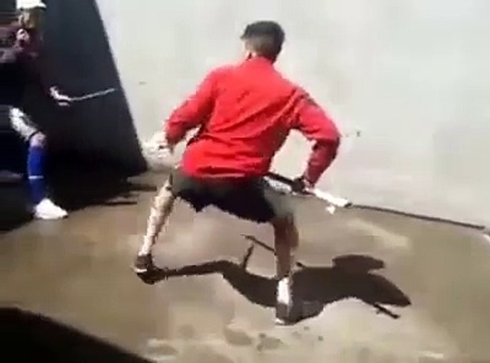 duel tombak di penjara,latihan jadi serius