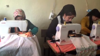 Şemdinlili Genç Kızlar Hem Çeyizlerini Hazırlıyor Hem de Meslek Öğreniyorlar