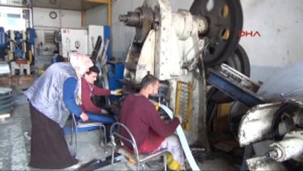 Manisa Metale Şekil Veren Kadın Patron