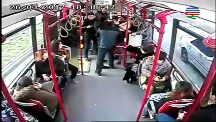 Bakubuss sürücüsü sərnişini xilas etdi