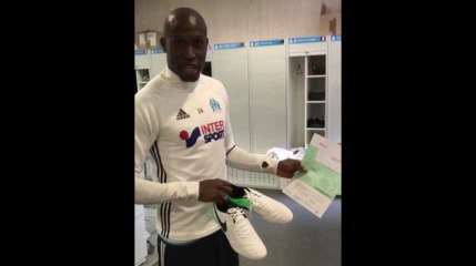 Fanni présente ses "Nike assurance" pour "assurer la défense" !