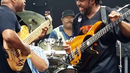 Victor Wooten - Bass Duel