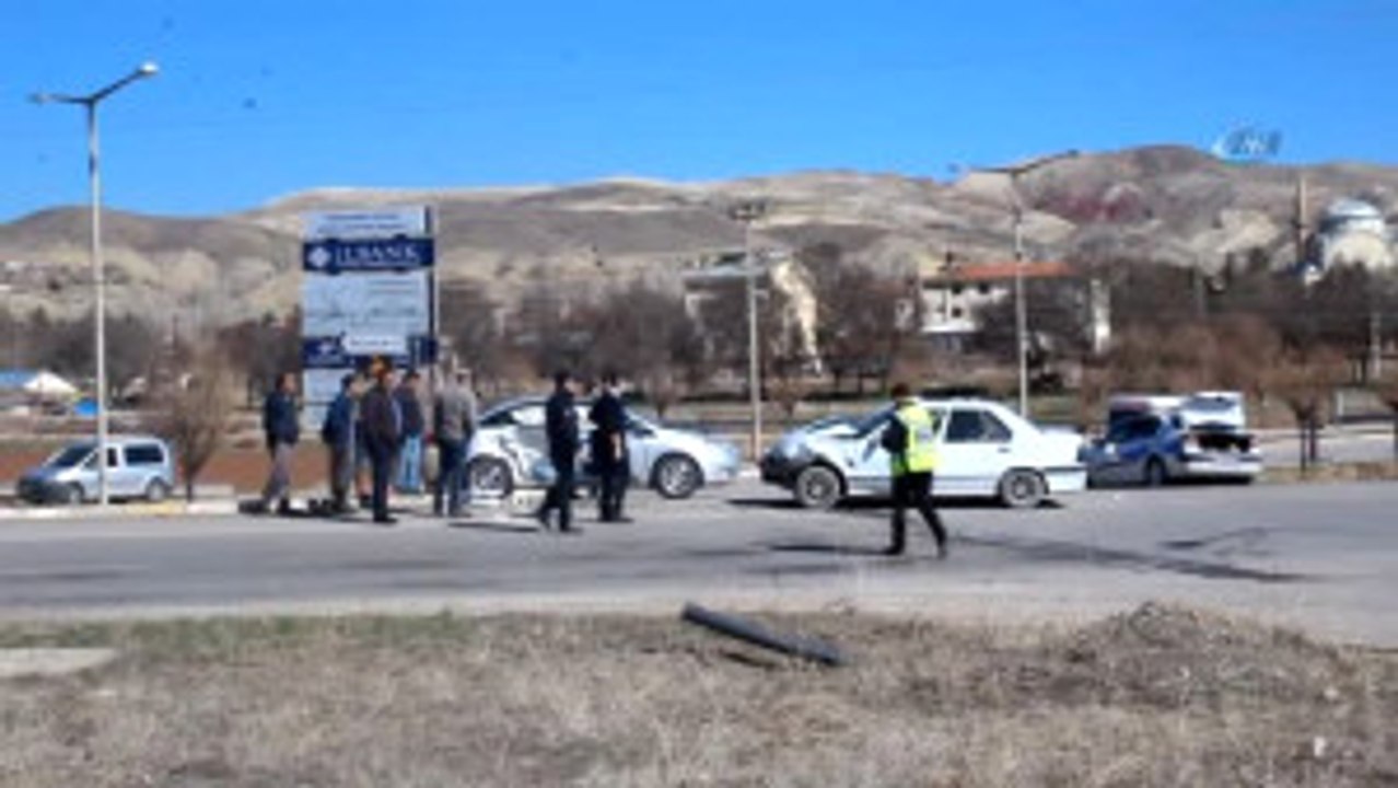 Gemerek'te Trafik Kazası: 6 Yaralı