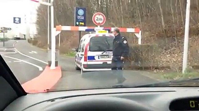 Quand la police rencontre quelques difficultés La honte !