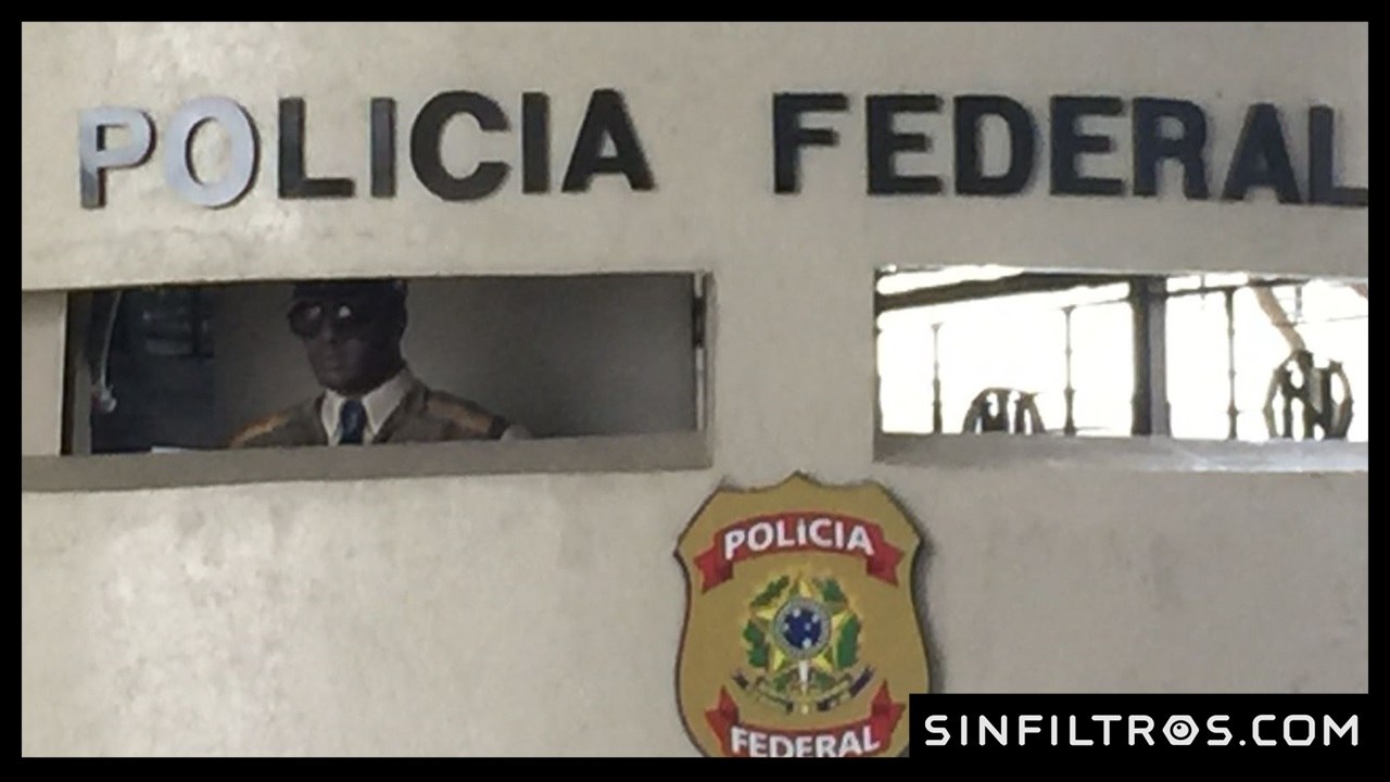 Muñeco vigila el cuartel general de la policía en Brasil | Sinfiltros.com