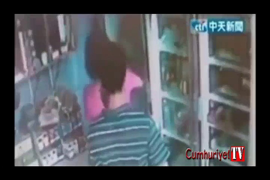 Sapık, market kamerasına böyle yakalandı