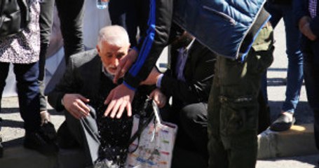 Kamyonun Altında Can Veren Karısını Gören Adam Gözyaşlarına Boğuldu