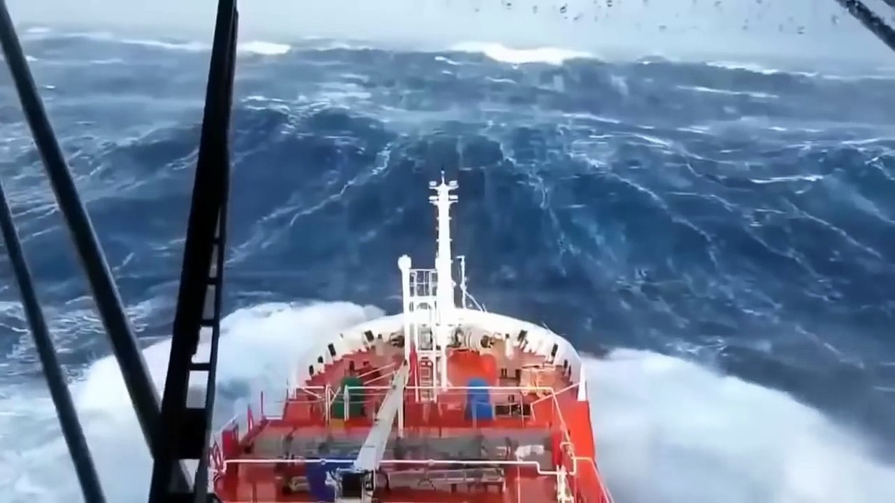 Paquebots pris en pleines tempêtes dans le monde entier !