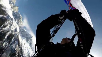 Il manque de se tuer en Parapente.. Merci le parachute de secours !