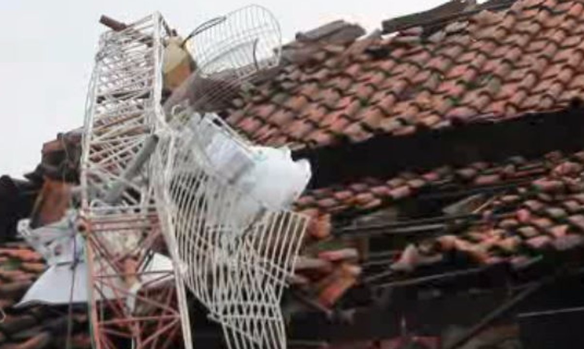 Menara Pemancar Roboh, Akses Internet Putus Total