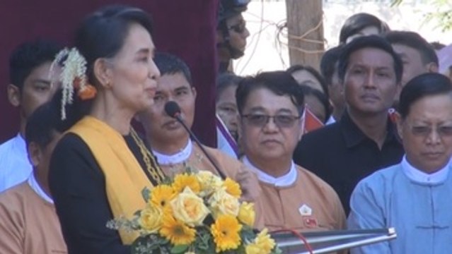 Suu Kyi insta a las guerrillas étnicas de Birmania a firmar el alto el fuego