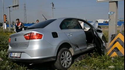 Aliağa’da Kamyonet İle Otomobil Çarpıştı: 2 Yaralı