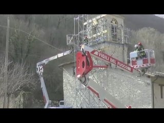 Castelsantangelo sul Nera (MC) - Terremoto, lavori per torre a Rapegna (29.03.17)